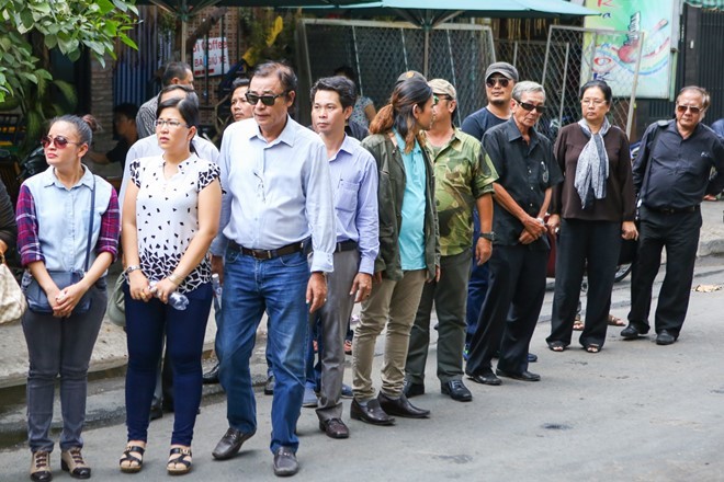 Nghe si Sai Gon thuong tiec tien dua dao dien Chau Hue-Hinh-8